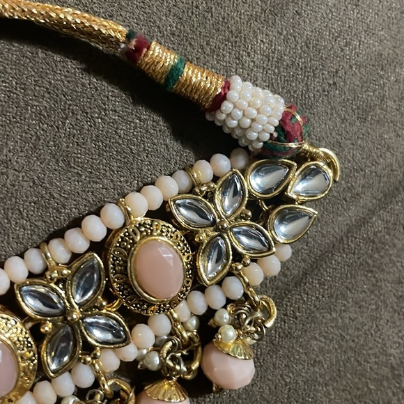 Kundan peach color choker - Picture 5 of 7